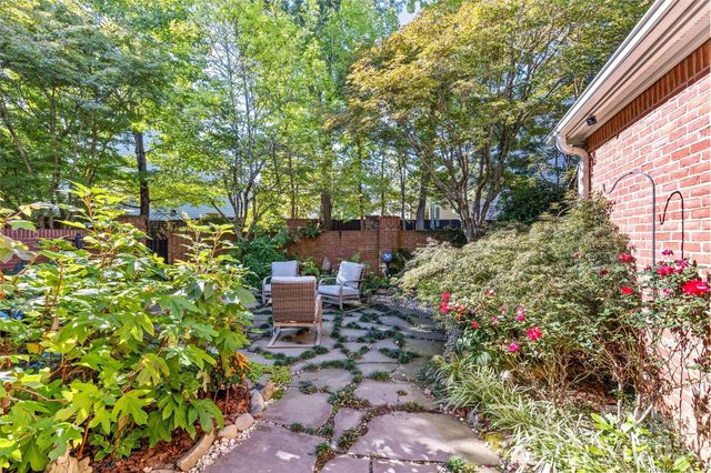 6029 Sharon Road, Charlotte, NC 28210