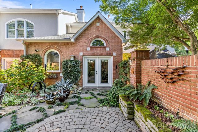 6029 Sharon Road, Charlotte, NC 28210