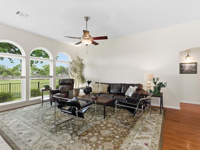 1613 Villa Court, Corinth, TX 76210