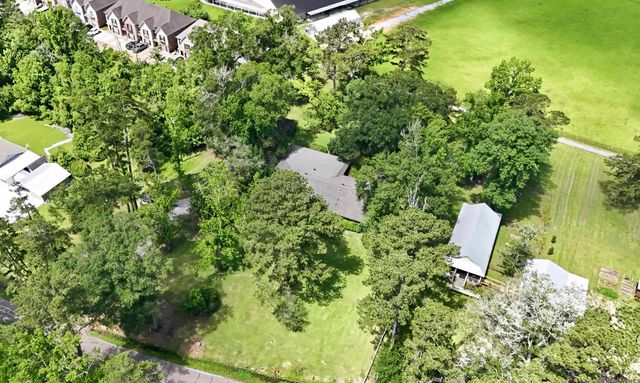 32581 Duff Rd, Walker, LA 70785