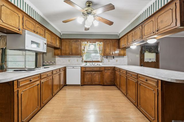 32581 Duff Rd, Walker, LA 70785