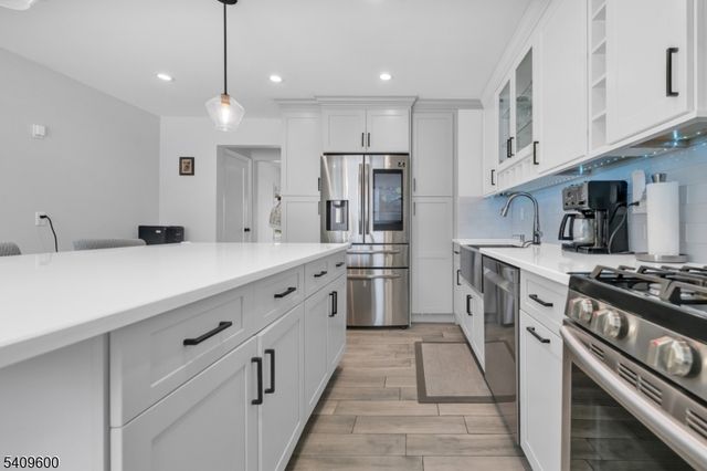 96 Orchard Dr, Clifton City, NJ 07012