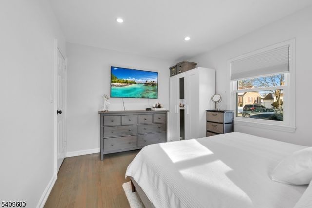 96 Orchard Dr, Clifton City, NJ 07012