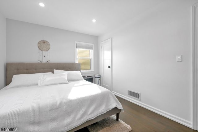 96 Orchard Dr, Clifton City, NJ 07012