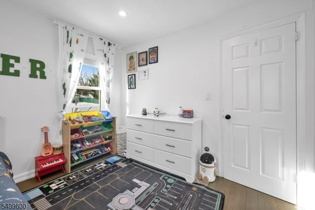 96 Orchard Dr, Clifton City, NJ 07012