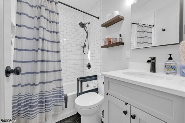 96 Orchard Dr, Clifton City, NJ 07012