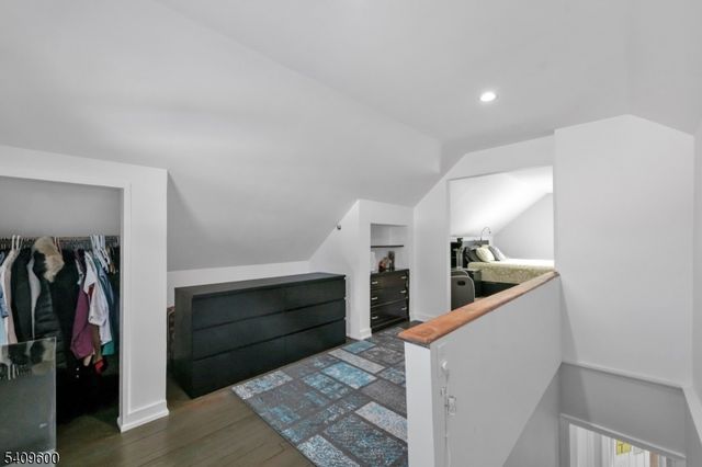 96 Orchard Dr, Clifton City, NJ 07012