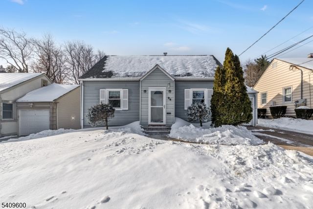 96 Orchard Dr, Clifton City, NJ 07012