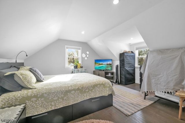 96 Orchard Dr, Clifton City, NJ 07012