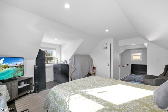 96 Orchard Dr, Clifton City, NJ 07012