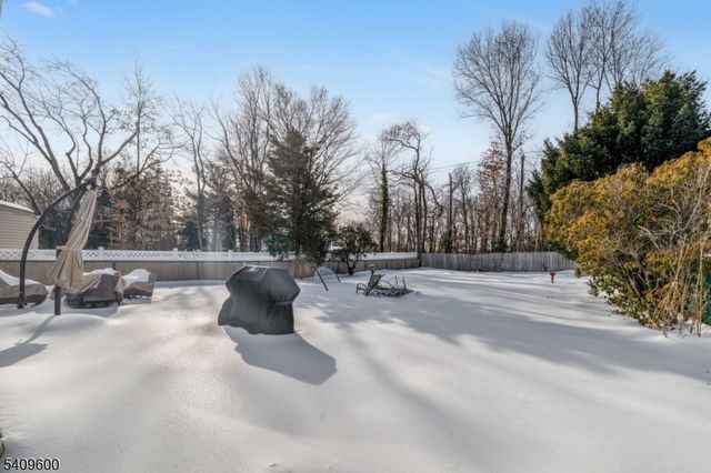 96 Orchard Dr, Clifton City, NJ 07012