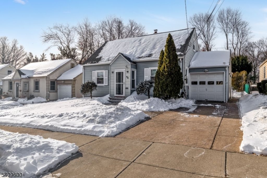 96 Orchard Dr, Clifton City, NJ 07012
