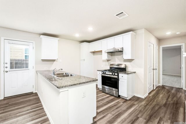 9015 Little Hoss, Converse, TX 78109