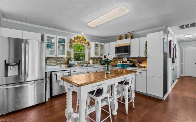 4424 Kingston Court, Thomasville, NC 27360