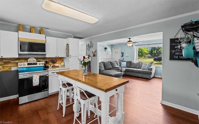 4424 Kingston Court, Thomasville, NC 27360