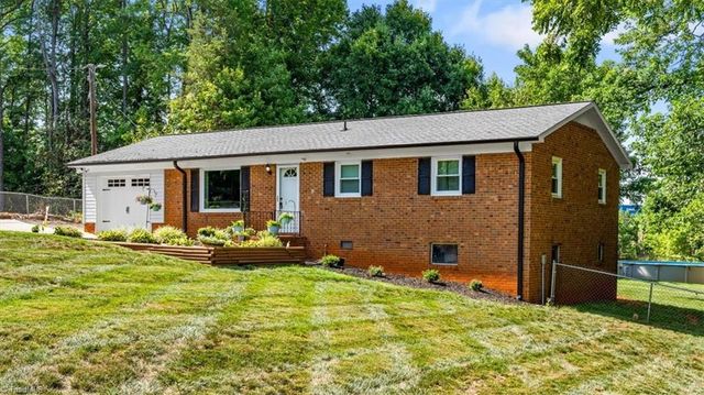 4424 Kingston Court, Thomasville, NC 27360