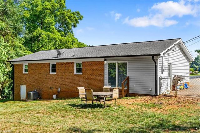 4424 Kingston Court, Thomasville, NC 27360