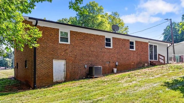 4424 Kingston Court, Thomasville, NC 27360