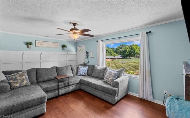 4424 Kingston Court, Thomasville, NC 27360
