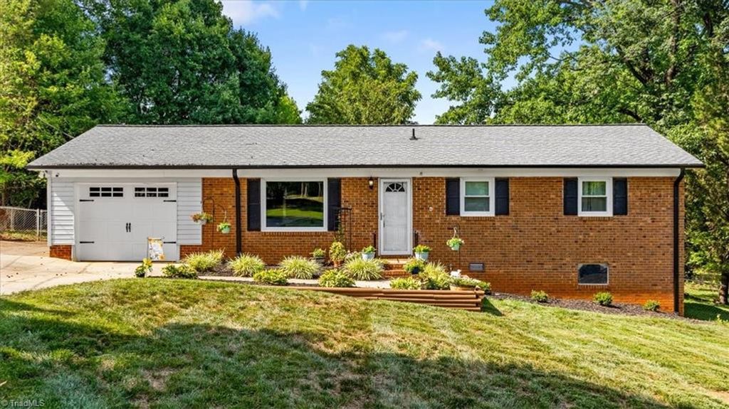 4424 Kingston Court, Thomasville, NC 27360