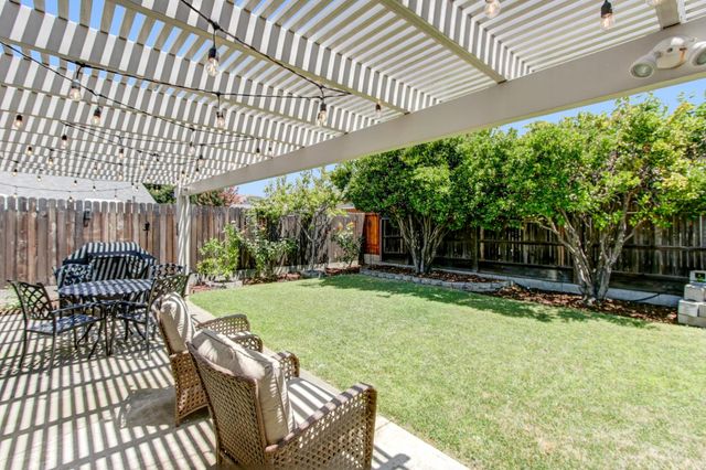 678 Young Way, Roseville, CA 95678