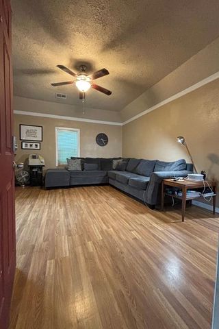 207 E Juniper Lane, Mustang, OK 73064