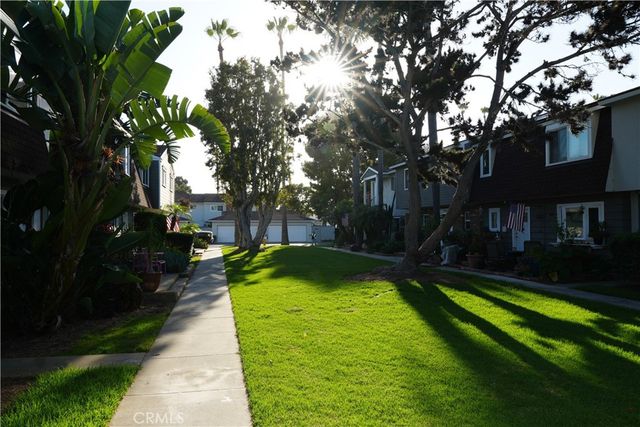 8226 Pennington Dr, Huntington Beach, CA 92646