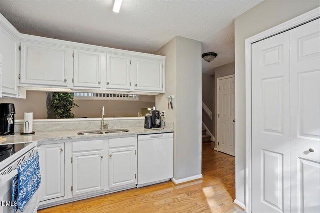 100 Hunting Chase 1d, Cary, NC 27513