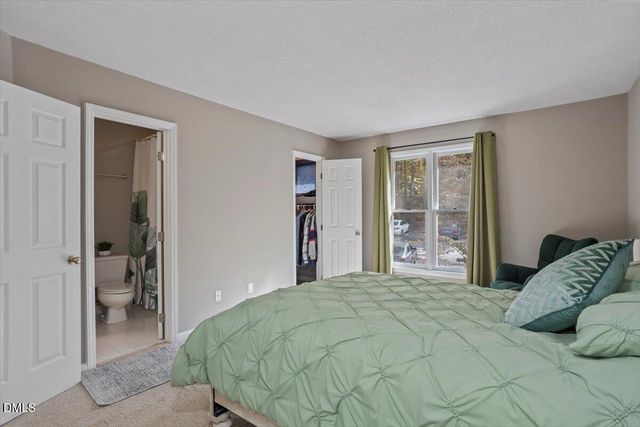 100 Hunting Chase 1d, Cary, NC 27513