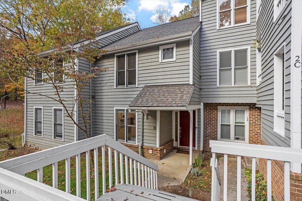 100 Hunting Chase 1d, Cary, NC 27513