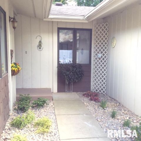 3001 31ST Street E, Rock Island, IL 61201