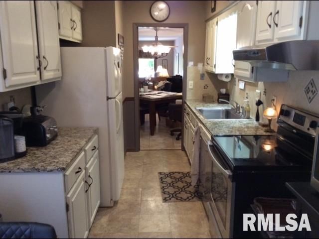 3001 31ST Street E, Rock Island, IL 61201