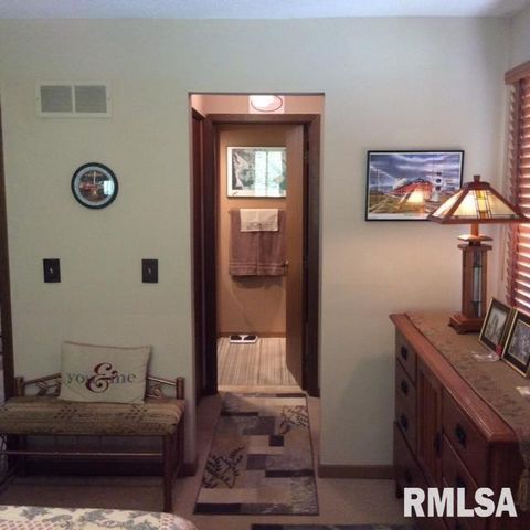 3001 31ST Street E, Rock Island, IL 61201