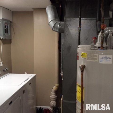 3001 31ST Street E, Rock Island, IL 61201