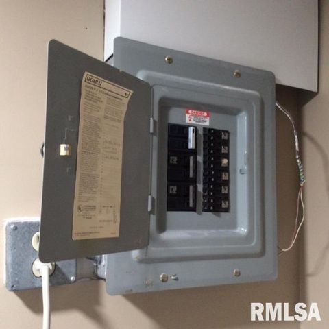 3001 31ST Street E, Rock Island, IL 61201