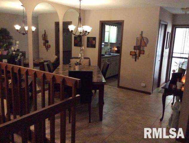 3001 31ST Street E, Rock Island, IL 61201