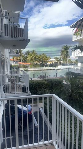 10250 W Bay Harbor Dr 2C, Bay Harbor Islands, FL 33154