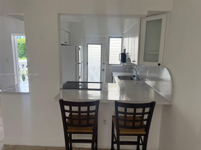 10250 W Bay Harbor Dr 2C, Bay Harbor Islands, FL 33154