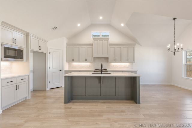 25 E 32nd Street, Sand Springs, OK 74063