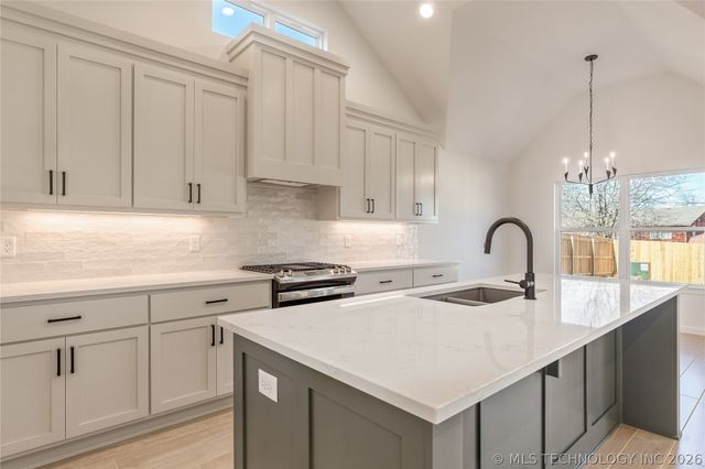 25 E 32nd Street, Sand Springs, OK 74063