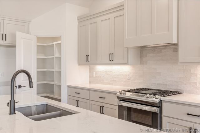 25 E 32nd Street, Sand Springs, OK 74063