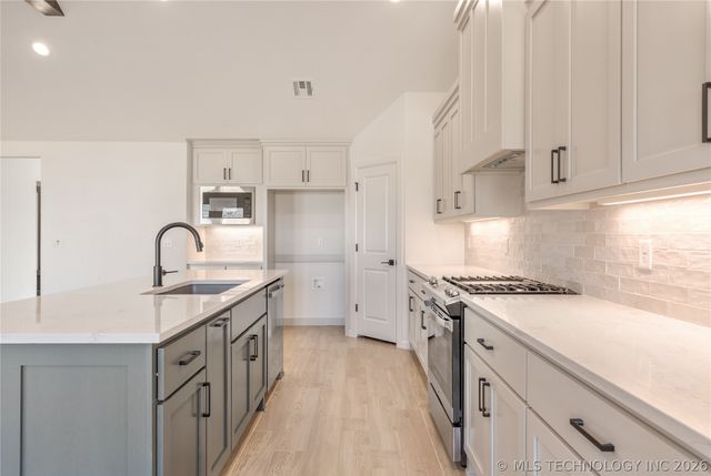 25 E 32nd Street, Sand Springs, OK 74063