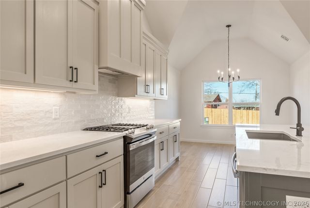 25 E 32nd Street, Sand Springs, OK 74063