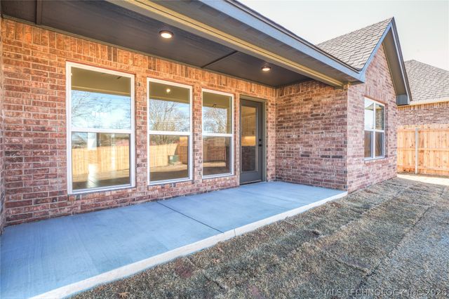 25 E 32nd Street, Sand Springs, OK 74063