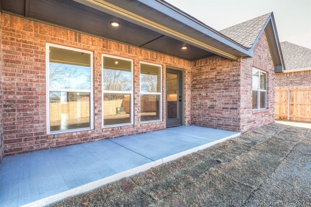 25 E 32nd Street, Sand Springs, OK 74063