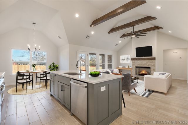 25 E 32nd Street, Sand Springs, OK 74063