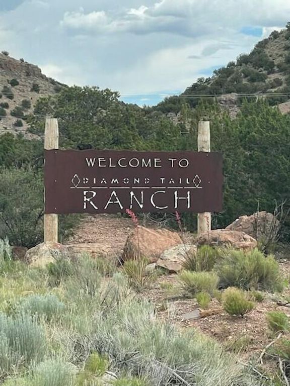 250 Moonlight Ridge Road, Placitas, NM 87043