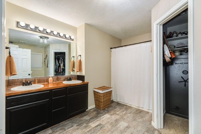 1164 Thomas Drive, Angleton, TX 77515