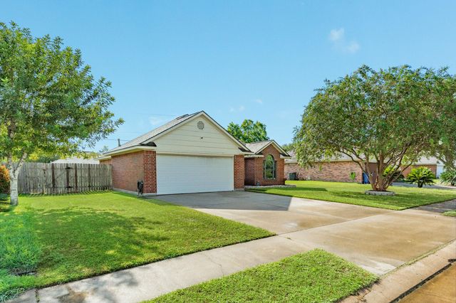 1164 Thomas Drive, Angleton, TX 77515