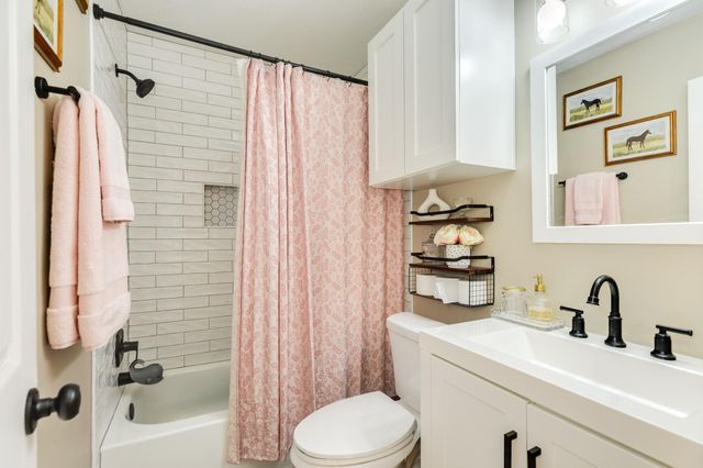 1164 Thomas Drive, Angleton, TX 77515